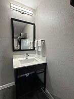 American Inn And Suites