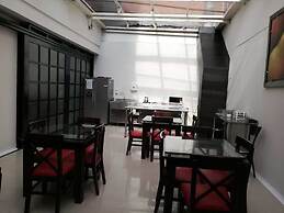 American Deluxe Hotel BC