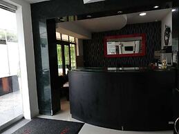 American Deluxe Hotel BC