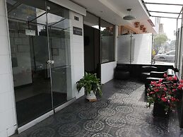 American Deluxe Hotel BC