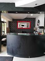 American Deluxe Hotel BC