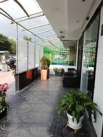 American Deluxe Hotel BC