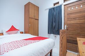 OYO 150 Harmoni Residence