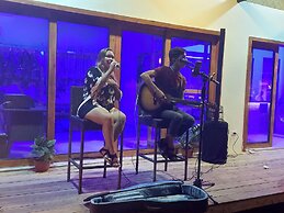 Avila's Horizon Dive Resort