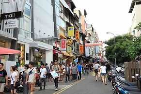 Yizhong Street Meets Summer