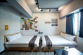 Yizhong Street Meets Summer