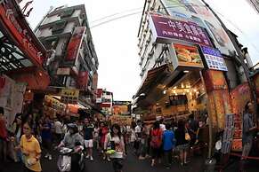 Yizhong Street Meets Summer