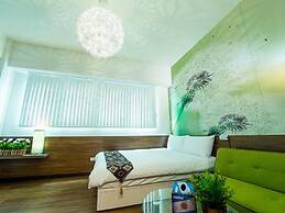 Yizhong Street Meets Summer