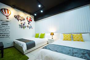 Yizhong Street Meets Summer