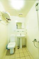 Yizhong Street Meets Summer