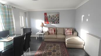 Huku Kwetu - Brentwood Townhouse