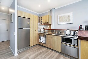 Deluxe Waterfront & City Apartment