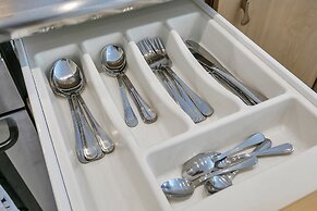 Deluxe Waterfront & City Apartment