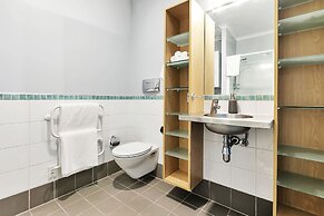 Deluxe Waterfront & City Apartment