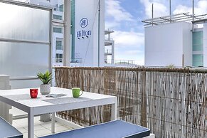 Deluxe Waterfront & City Apartment