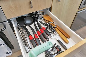 Deluxe Waterfront & City Apartment