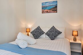 Cute and Central 15th Floor City Apartment