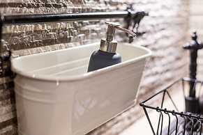 Váci Design Apartment - hostAID