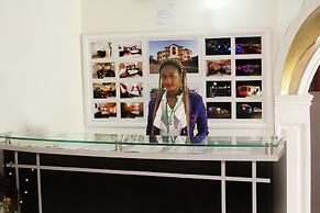 Carleton Hotel & Suites