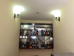 Carleton Hotel & Suites