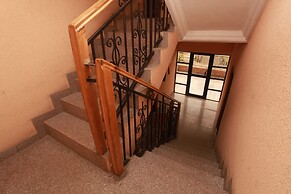Carleton Hotel & Suites