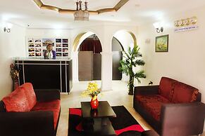 Carleton Hotel & Suites