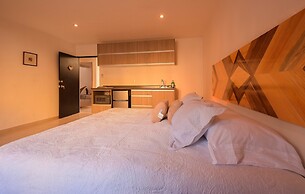 Stay Tropical Downtown Studios