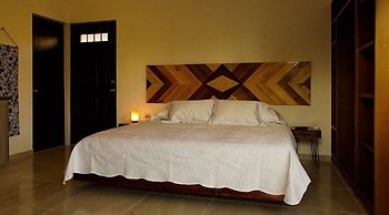 Stay Tropical Downtown Studios