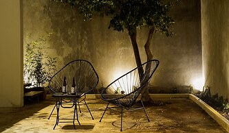 Stay Tropical Downtown Studios