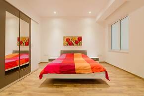 Charming Seafront Apartment, Perfect for Families