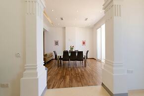 Charming Seafront Apartment, Perfect for Families