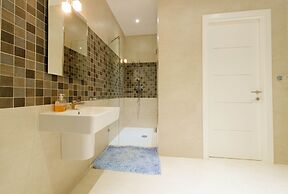 Charming Seafront Apartment, Perfect for Families