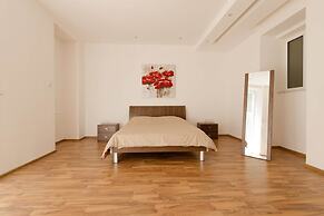 Charming Seafront Apartment, Perfect for Families