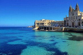 Seafront Apartment in Sliema wt Breathtaking Views