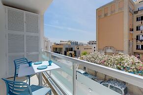 Luxury 2 Bedroom Apartment by the Sea