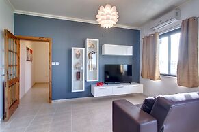 Modern Apt Overlooking Green Area