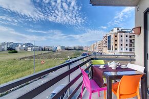 Modern Apt Overlooking Green Area