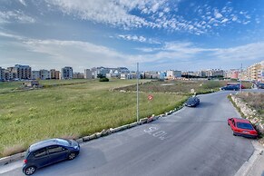 Modern Apt Overlooking Green Area