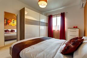 Modern Apt Overlooking Green Area