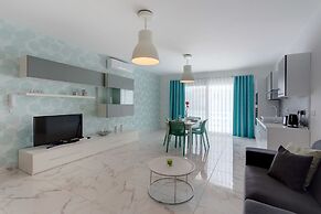 Marvellous 2 Bedroom Apartment by the Sea