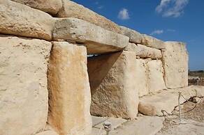 Marvellous 2 Bedroom Apartment by the Sea