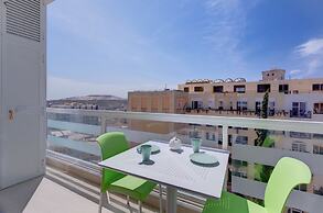 Marvellous 2 Bedroom Apartment by the Sea