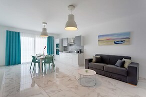 Marvellous 2 Bedroom Apartment by the Sea