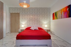 Marvellous 2 Bedroom Apartment by the Sea