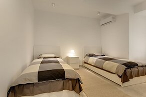 Marvellous Seafront Apartment in the Best Location