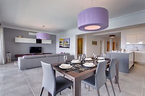 Pure Luxury Apartment With Pool