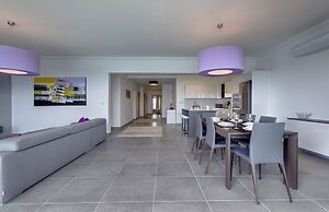 Pure Luxury Apartment With Pool