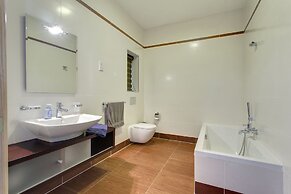 Pure Luxury Apartment With Pool