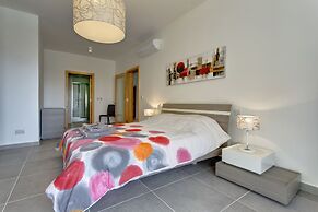 Pure Luxury Apartment With Pool