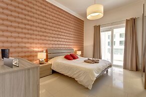 Luxury Apartment IN Fort Cambridge With Pool